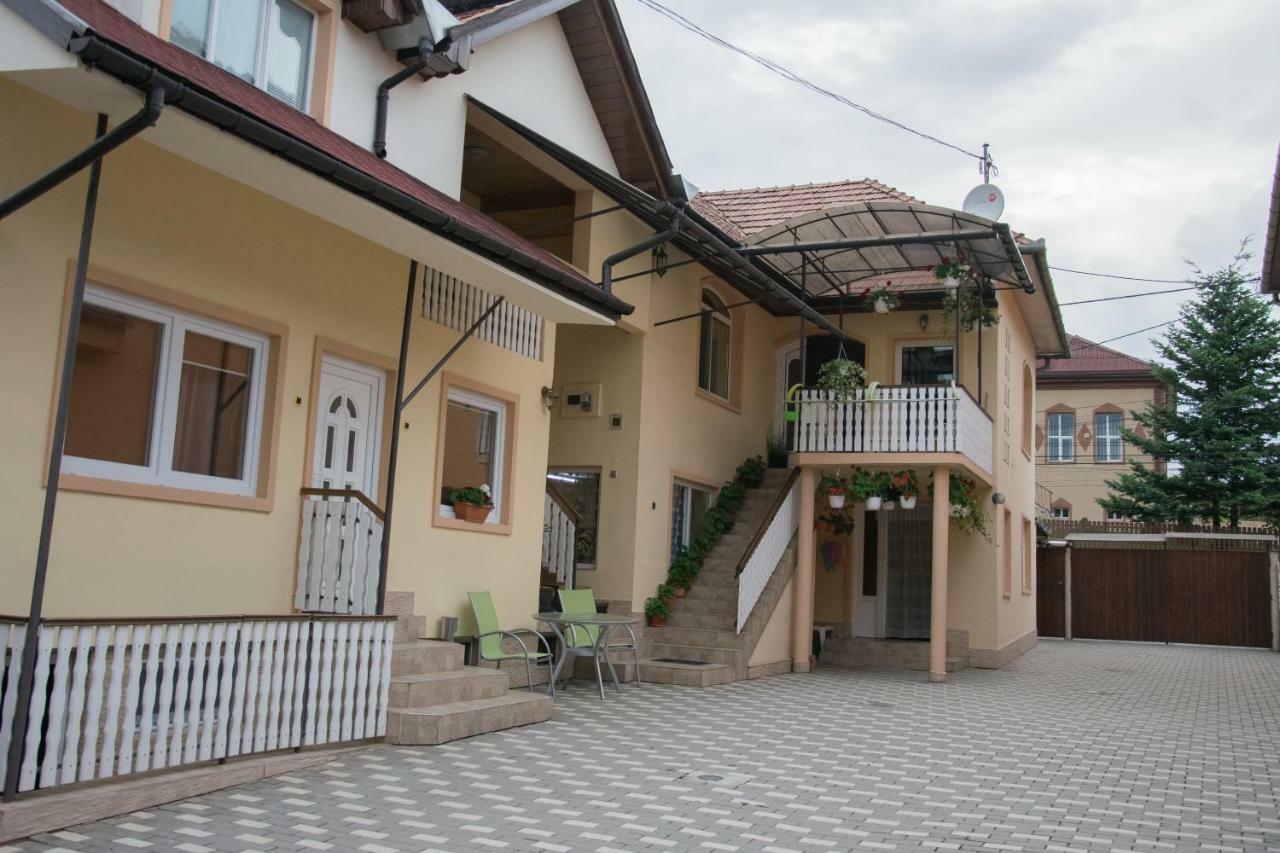 Eszter vendégház Izvoru Crisului Exterior foto